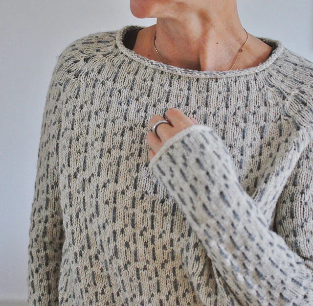 HANNAH | CLASSIC ROUND NECK SWEATER WITH ELEGANT TUMMY COVERAGE